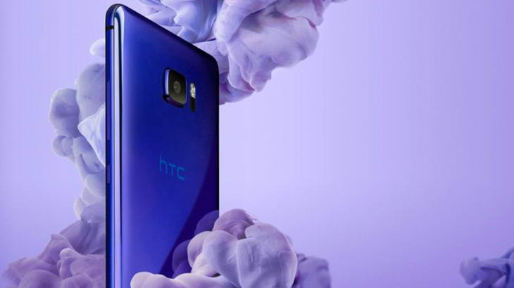 HTC готви смартфон със Snapdragon 835, а LG залага на водоустойчивост