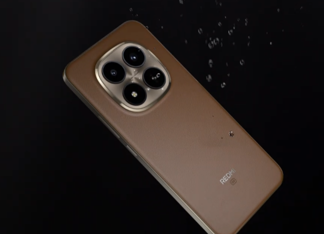 REDMI Note 15 Pro 5G е преминал 2-метровия, 24-часов тест за водоустойчивост на TÜV SÜD. Няма нужда да се притеснявате за всекидневни пръски. Дори случайното потапяне или изпускане във вода няма да повлияят на неговата работа.