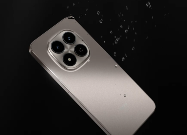 REDMI Note 15 Pro 5G е преминал 2-метровия, 24-часов тест за водоустойчивост на TÜV SÜD. Няма нужда да се притеснявате за всекидневни пръски. Дори случайното потапяне или изпускане във вода няма да повлияят на неговата работа.