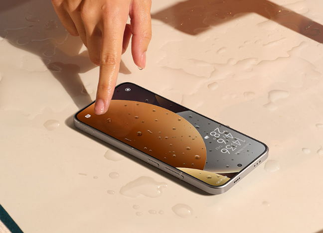 Технология Wet Touch 2.0 интелигентно разпознава вода, масло, пяна, пот и други, осигурявайки по-плавно и по-отзивчиво докосване във всяка ситуация.